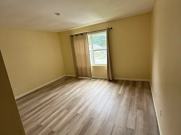 319 Meadowlark Dr — Photo 4