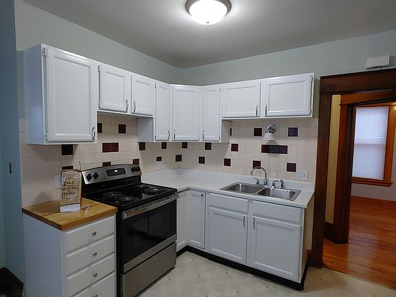 5th image of 799 4th St E #799