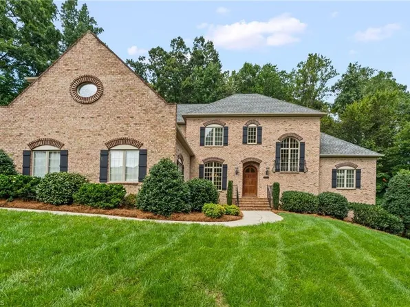 8312 Linville Oaks Dr, Oak Ridge, NC 27310