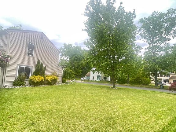 4th image of 317 Balsam Rd