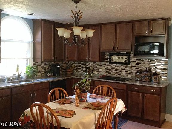 Newly renovated with eat in space