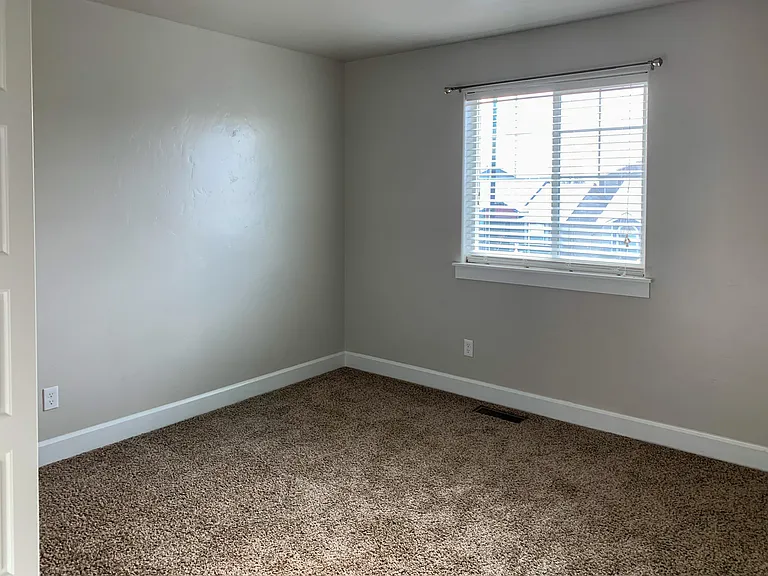 764 E Ionia Dr — Photo 15