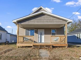 204 E Madison St, Girard, IL 62640