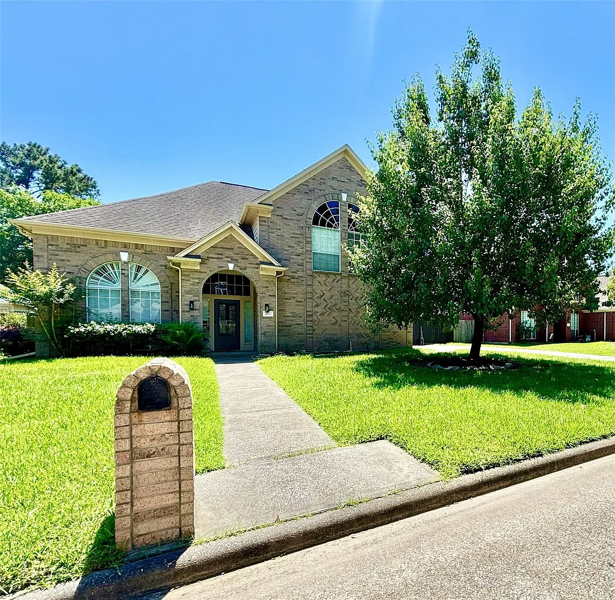 Photo 1 of 16 - 20007 Wood Walk Ln - Humble, TX Primary Photo - 20007 Wood Walk Ln