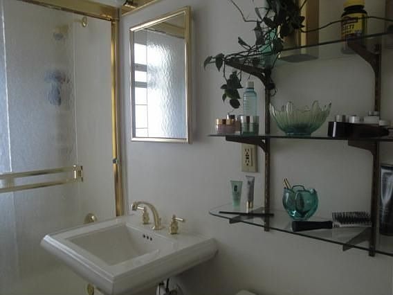 5th image of 3825 S Arctic Ave