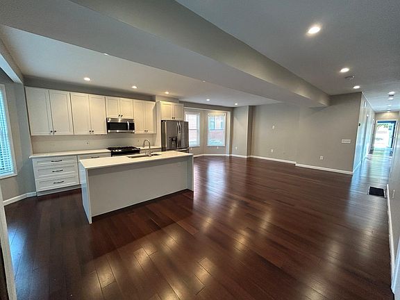 5th image of 3801 Franklin Blvd