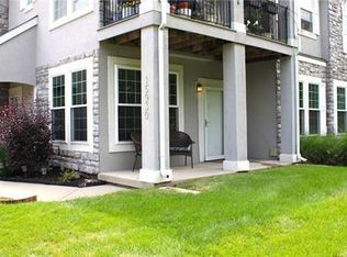 15930 S Skyview Ln, Olathe, KS 66062