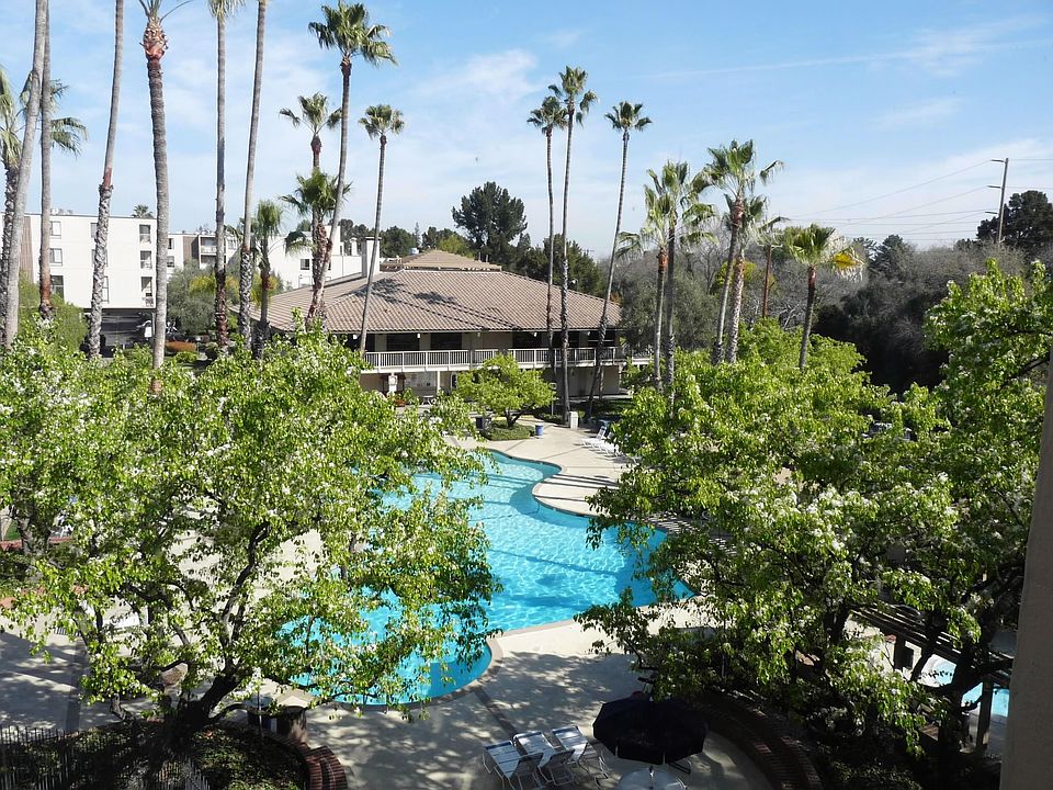 1st image of 320 N Civic Dr APT 320
