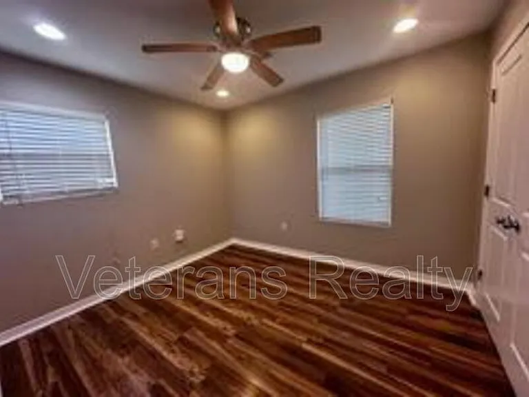 113 Alverado Dr — Photo 11