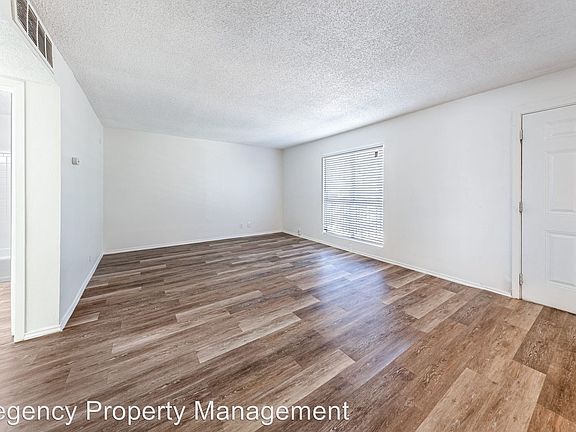 4th image of 2903 Hillcrest Dr #8175268