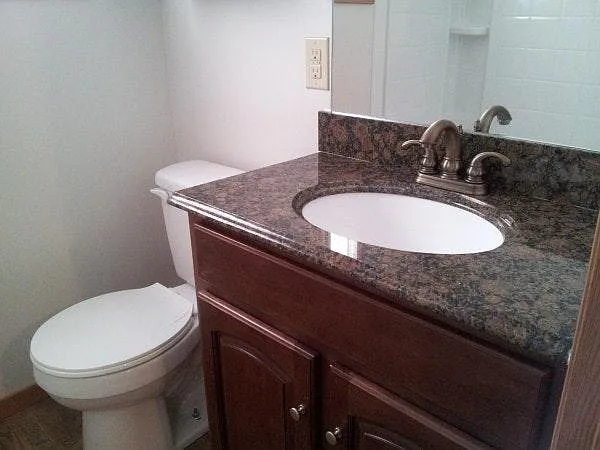 201 University Dr — Photo 7