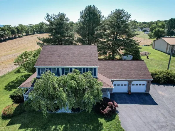 970 Pear Rd, Walnutport, PA 18088