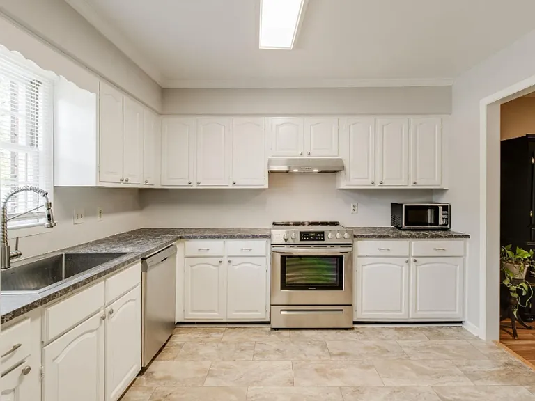 126 Jefferson Pl — Photo 3