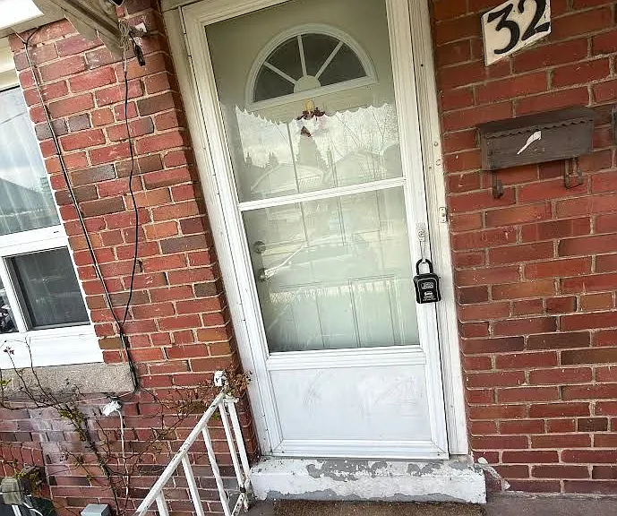 32 Belgravia Ave #MAIN — Photo 4