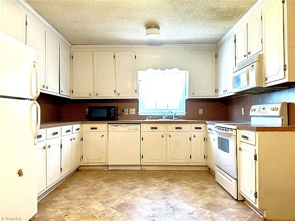 5th image of 528 Carol Leigh Dr