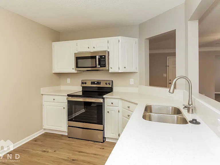 712 Raindrops Rd — Photo 2