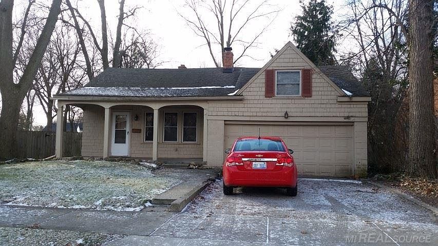 1st image of 23509 Forest St