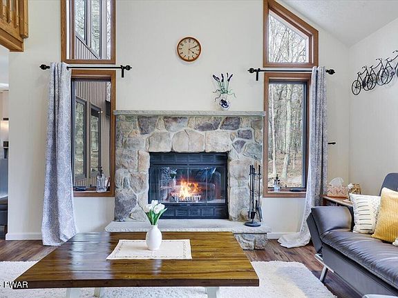 5th image of 297 Gold Finch Rd