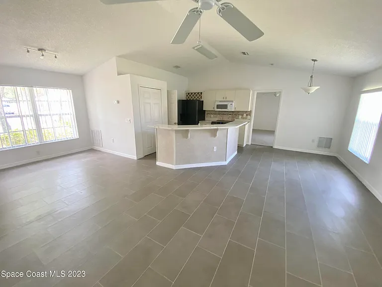 347 Americana Blvd NE — Photo 3