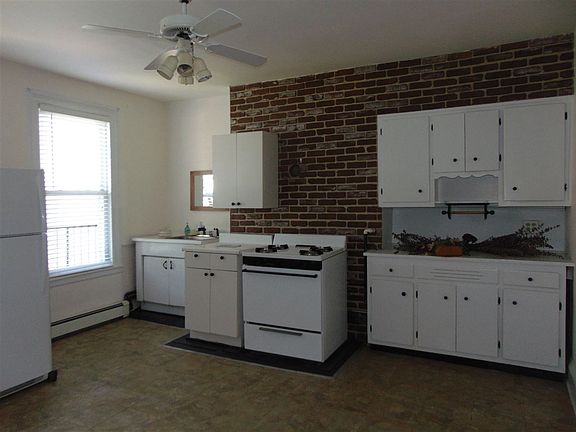 5th image of 130 Essex St