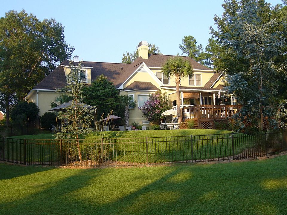 Rear from the Columbia CC Golf Course