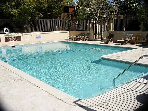 3rd image of 18350 Hatteras St APT 236