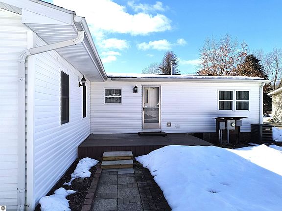 5th image of 1016 Carmen Dr