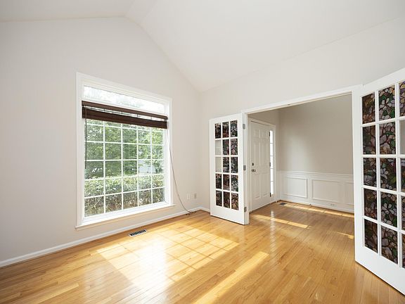 4th image of 803 High Ct