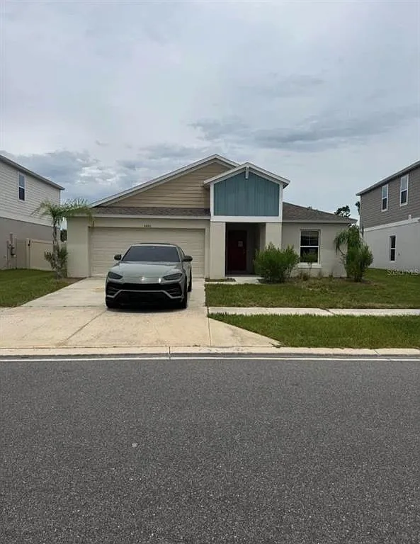 4 bed, 2.0 bath, 1848 sqft, $2,300 — Photo 2