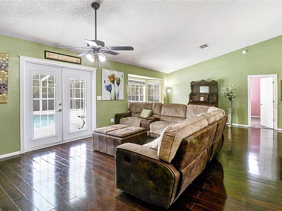 3rd image of 3131 Emerson Pl