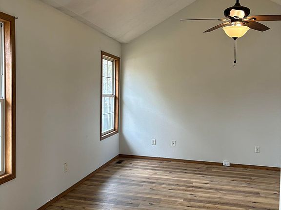 5th image of 424 S Southgate Drive