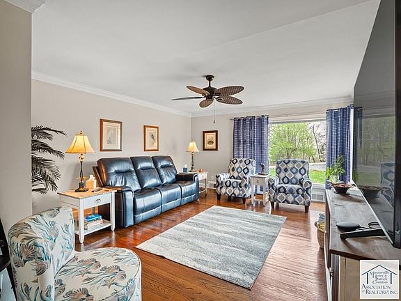 5th image of 440 Belmont St