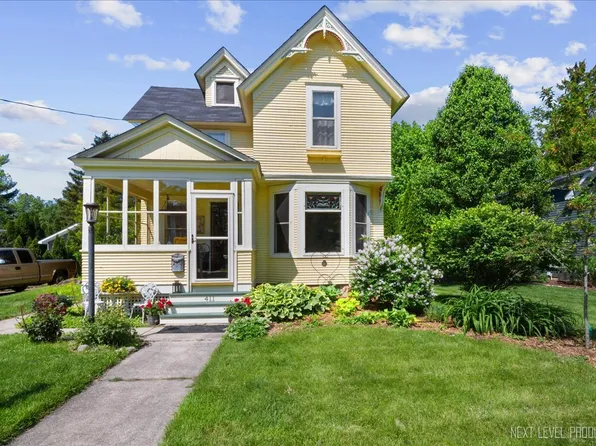 411 N Prairie St, Batavia, IL 60510