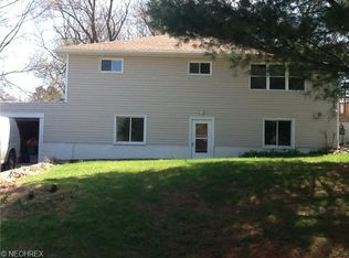 863 Ewart Rd, Akron, OH 44312