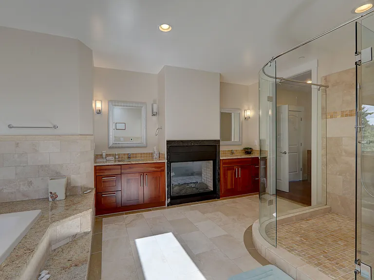 9426 Lake Washington Blvd NE — Photo 20