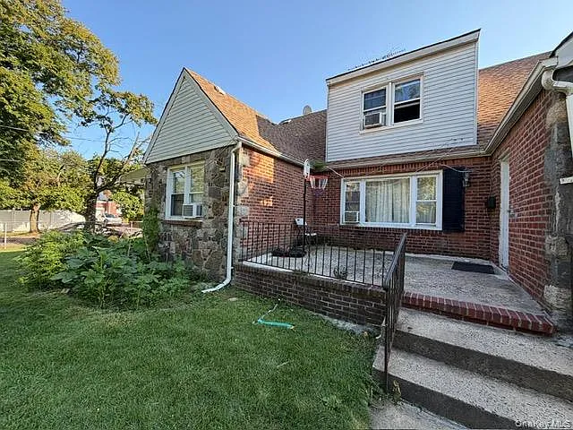 3 bed, 1.0 bath, 1883 sqft, $3,500 — Photo 1