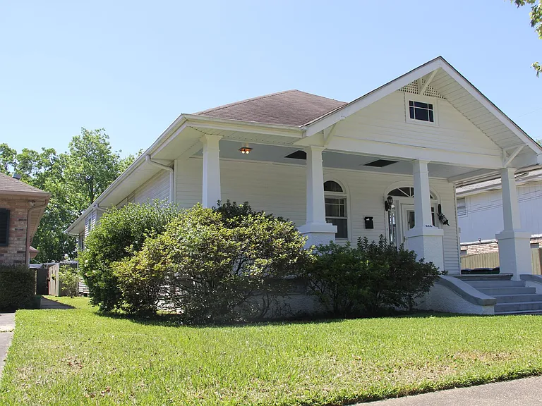 536 Aurora Ave #1/2-B — Photo 1