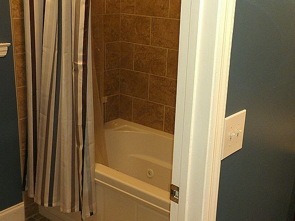 Master Bath - jetted tub!
