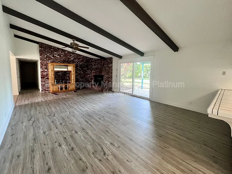 9193 N Fowler Ave — Photo 17