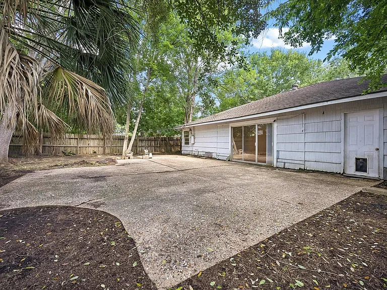 4022 Woodcraft St — Photo 2