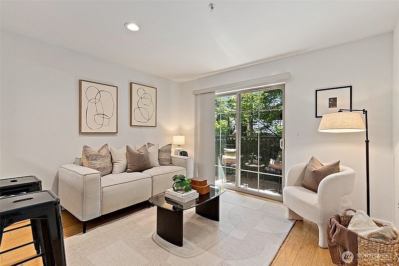 2nd image of 700 E Denny Way #206