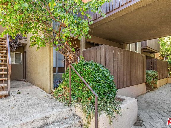 3rd image of 18350 Hatteras St APT 141