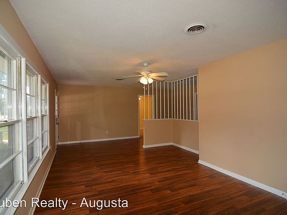 3rd image of 115 Thomas Dr