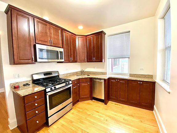 3rd image of 3432 N Bell Ave #2S