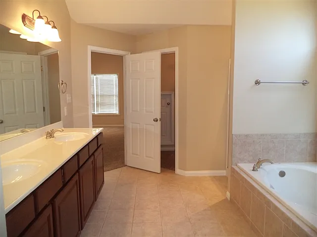 3212 Rolling Hills Ln — Photo 9
