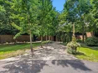 4647 Private Lake Dr, Bloomfield Hills, MI 48301