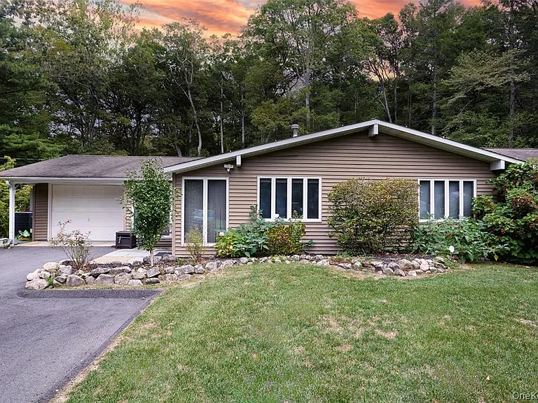 34 Maple Brook Rd — Photo 1