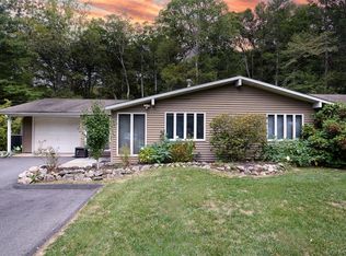 34 Maple Brook Rd, Tuxedo Park, NY 10987
