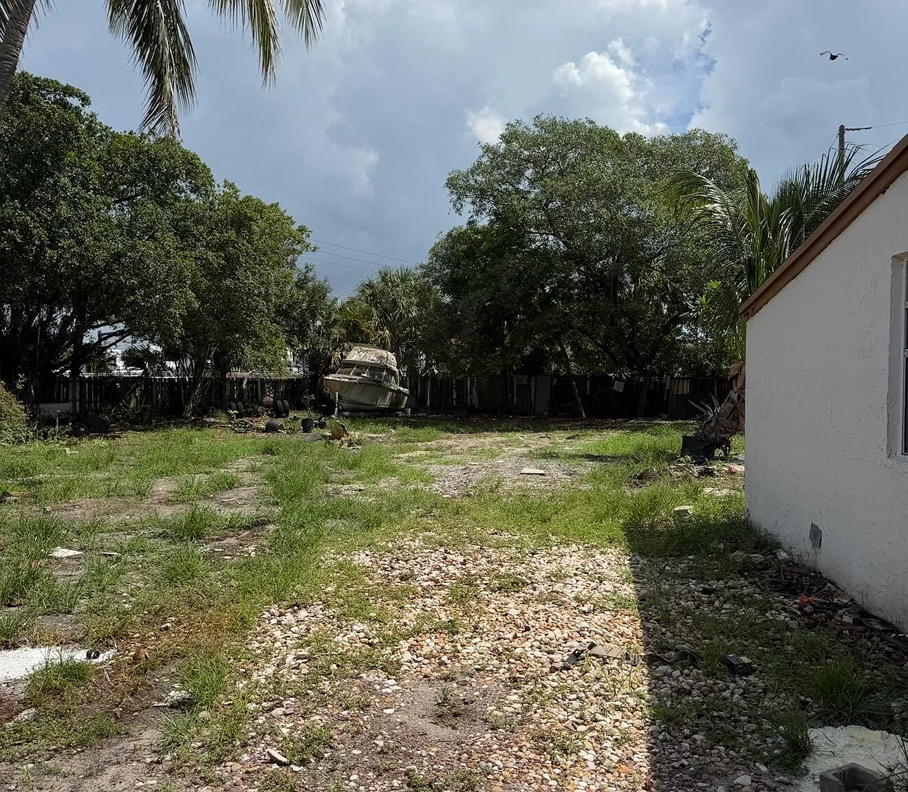 5 bed, 2.0 bath, 1572 sqft, $2,400 — Photo 3