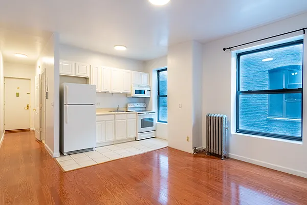 Rented by Julianna Realty Corp | media 16